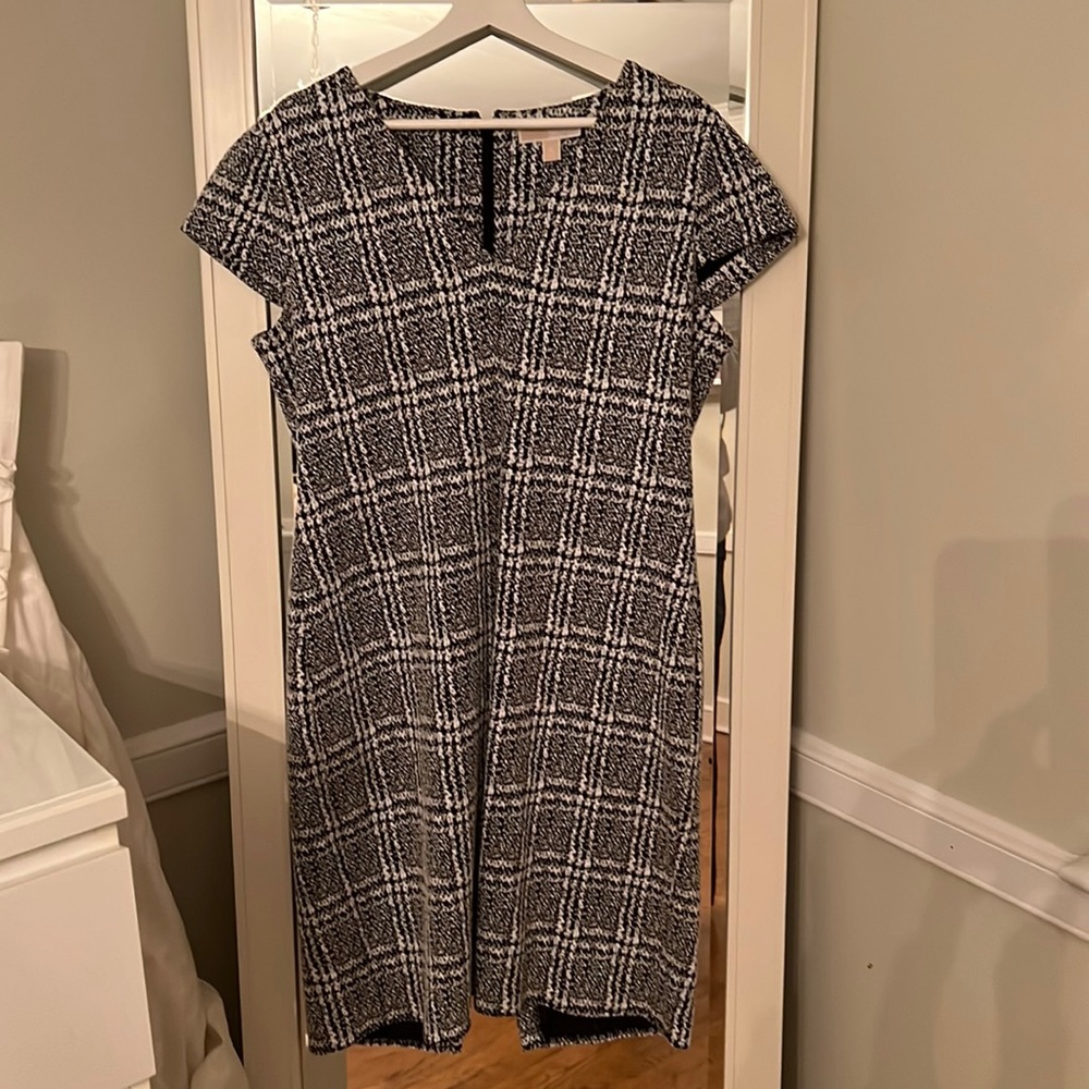 never been worn. michael kors houndstooth pattern